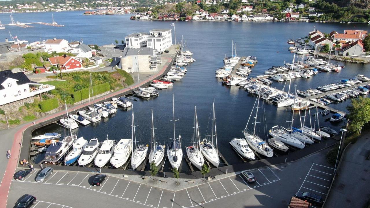 Fin Leilighet, Sentralt Og Sjonaert,Med Parkering Arendal Exterior photo