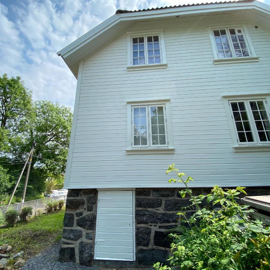 Fin Leilighet, Sentralt Og Sjonaert,Med Parkering Arendal Exterior photo