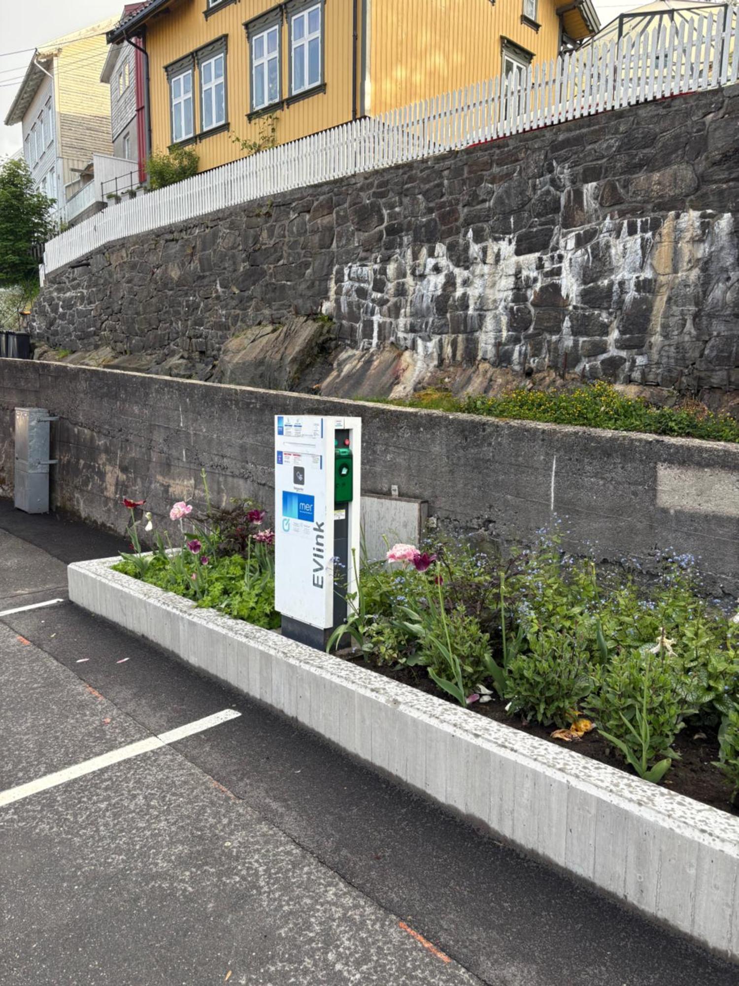 Fin Leilighet, Sentralt Og Sjonaert,Med Parkering Arendal Exterior photo